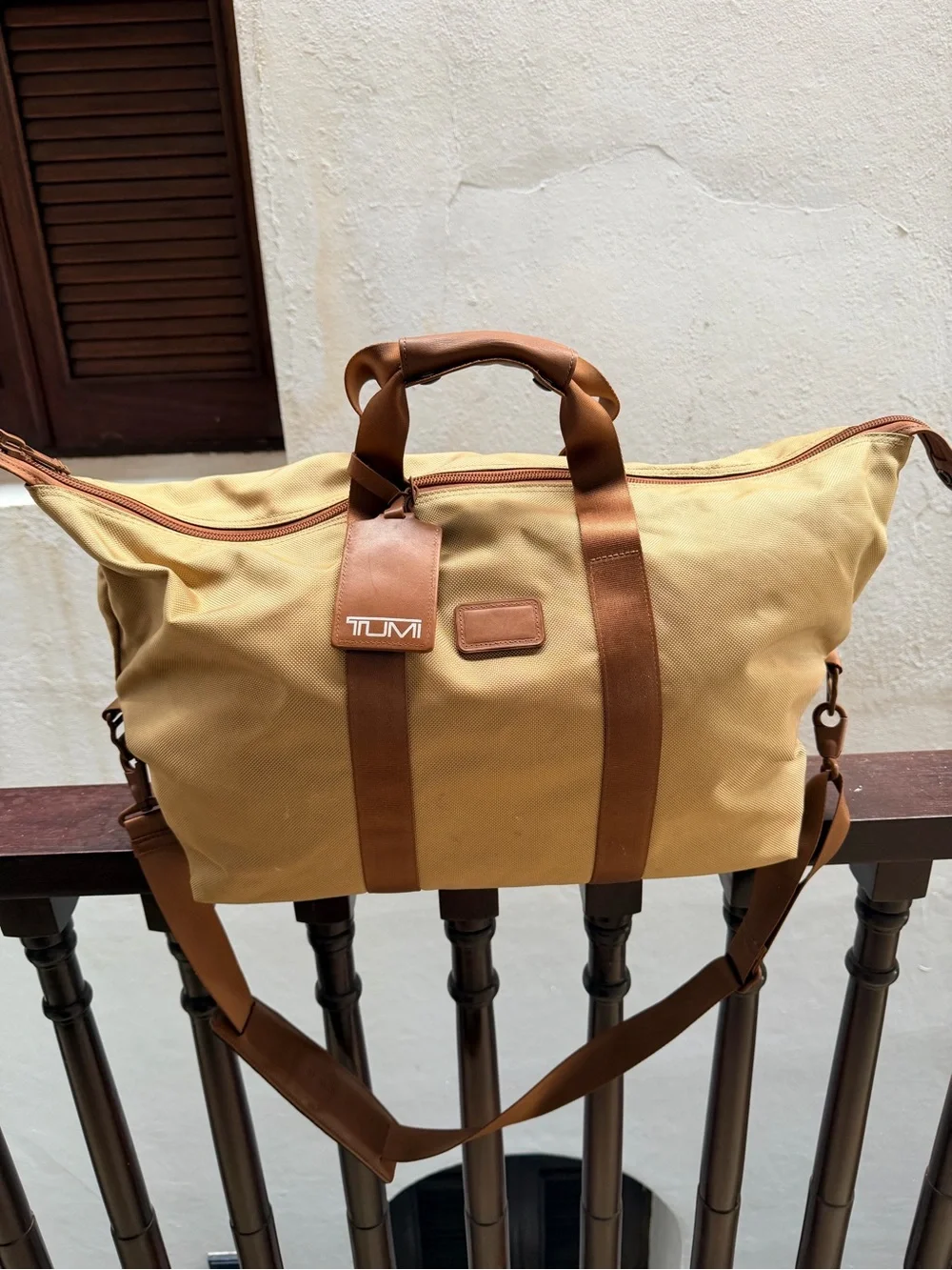 Tumi Alpha duffle/Boston bag, model 22149SAH